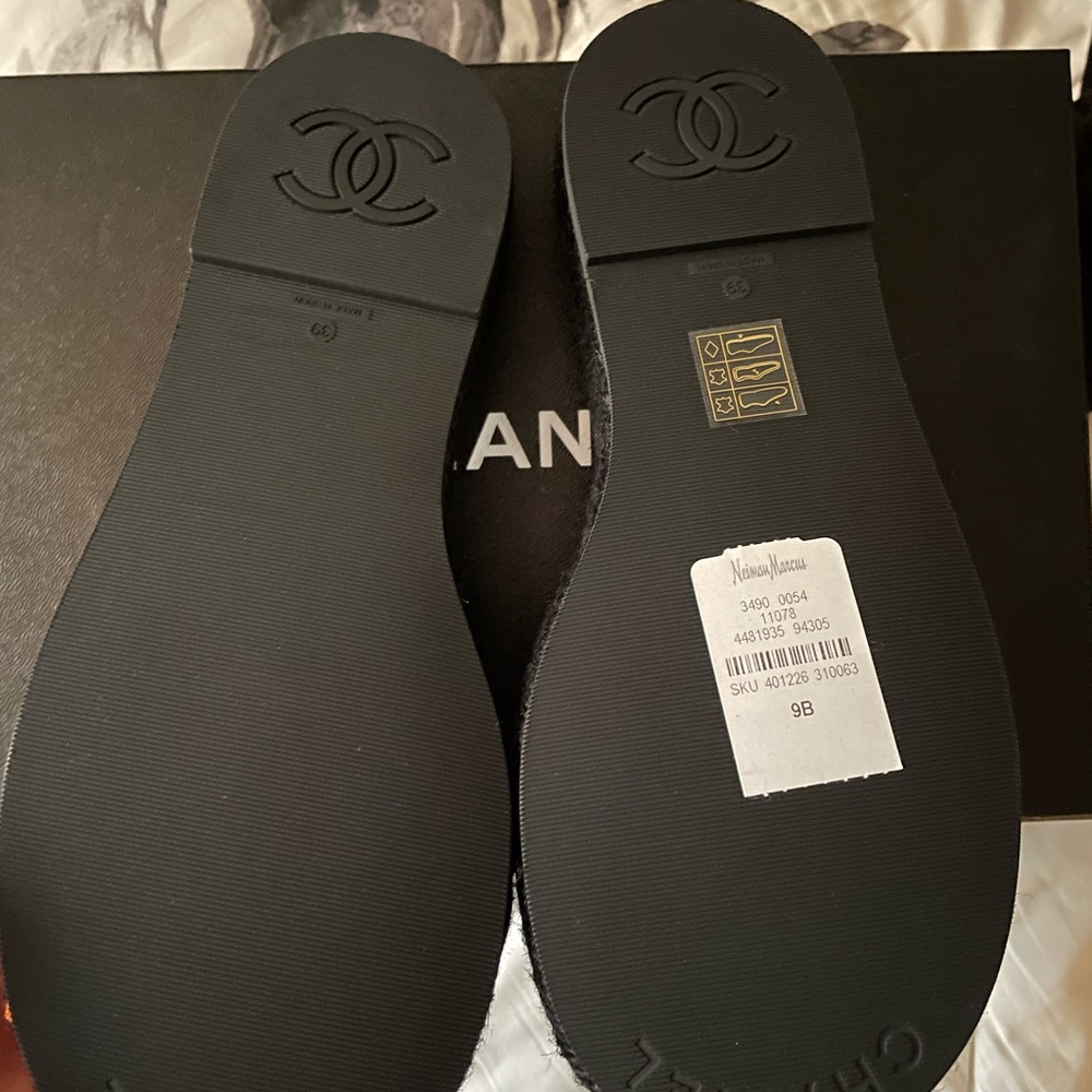 Chanel 2023 Black sandals slides mules - Picture 2 of 4